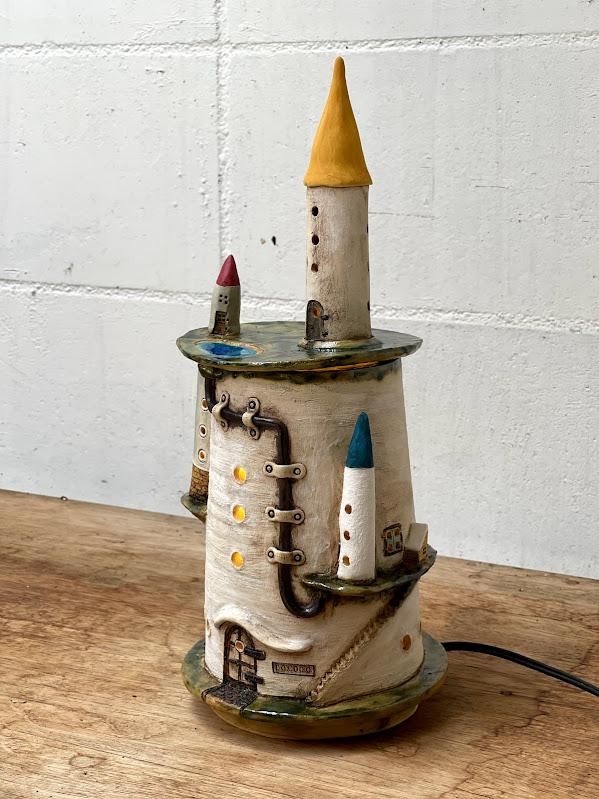 陶人形① 白い帽子 花カゴ 手作り 陶器 作家