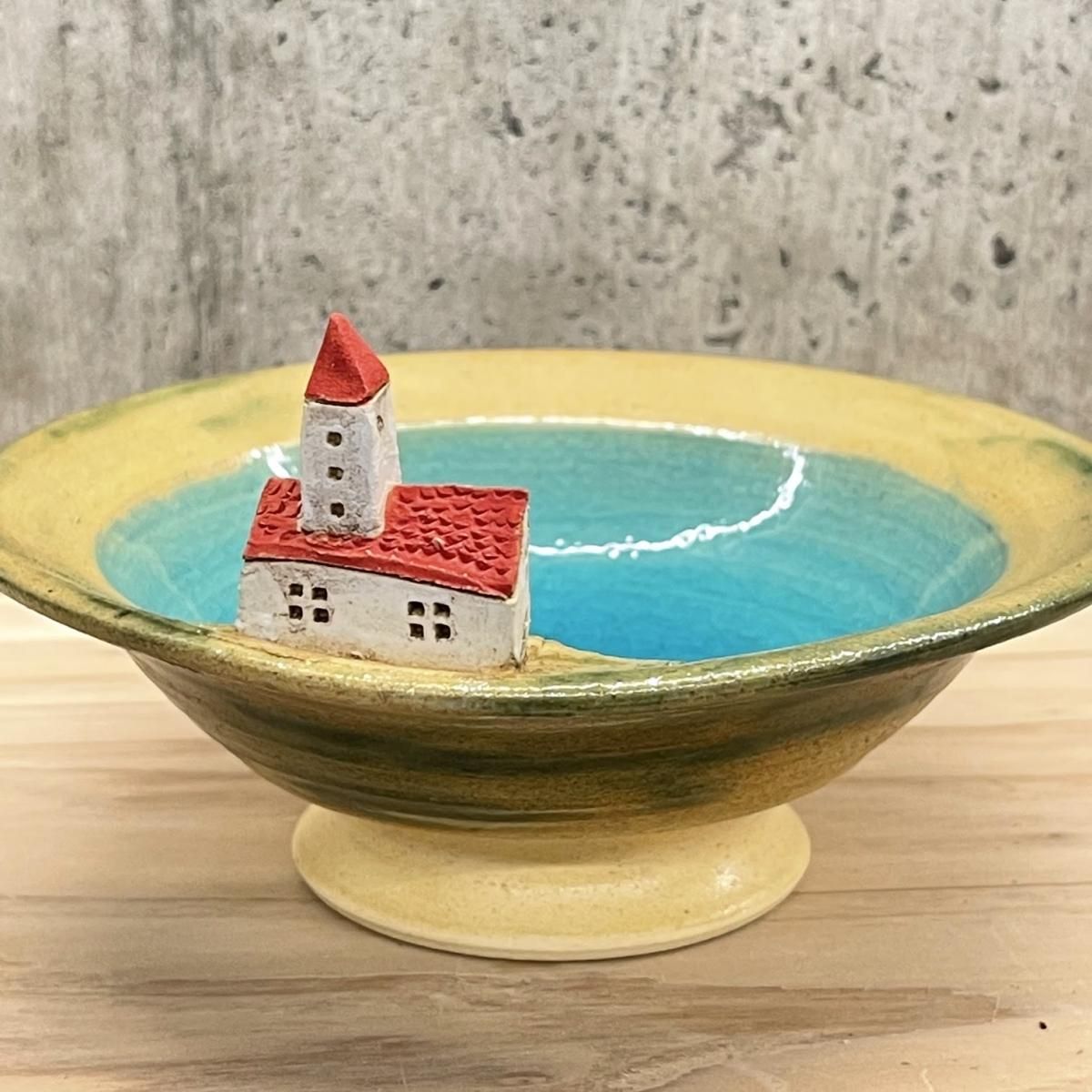 沖縄よりお届けするかわいい陶器・作家がひとつひとつ手作りして
