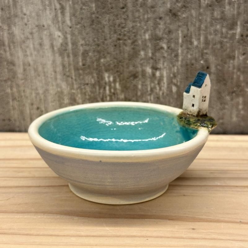 沖縄よりお届けするかわいい陶器・作家がひとつひとつ手作りして