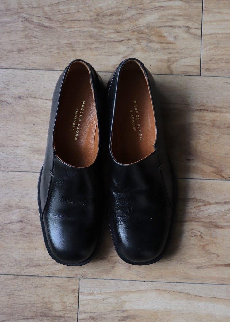 MARCOS HJORN【 STAPLES SLIP-ON 】