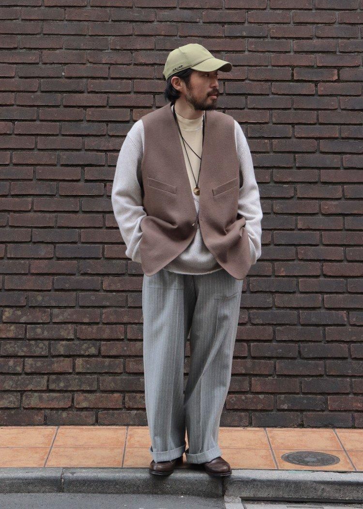 Lea Boberg 【KNITTED V NECK JUMPER / STONE 】 - faye project