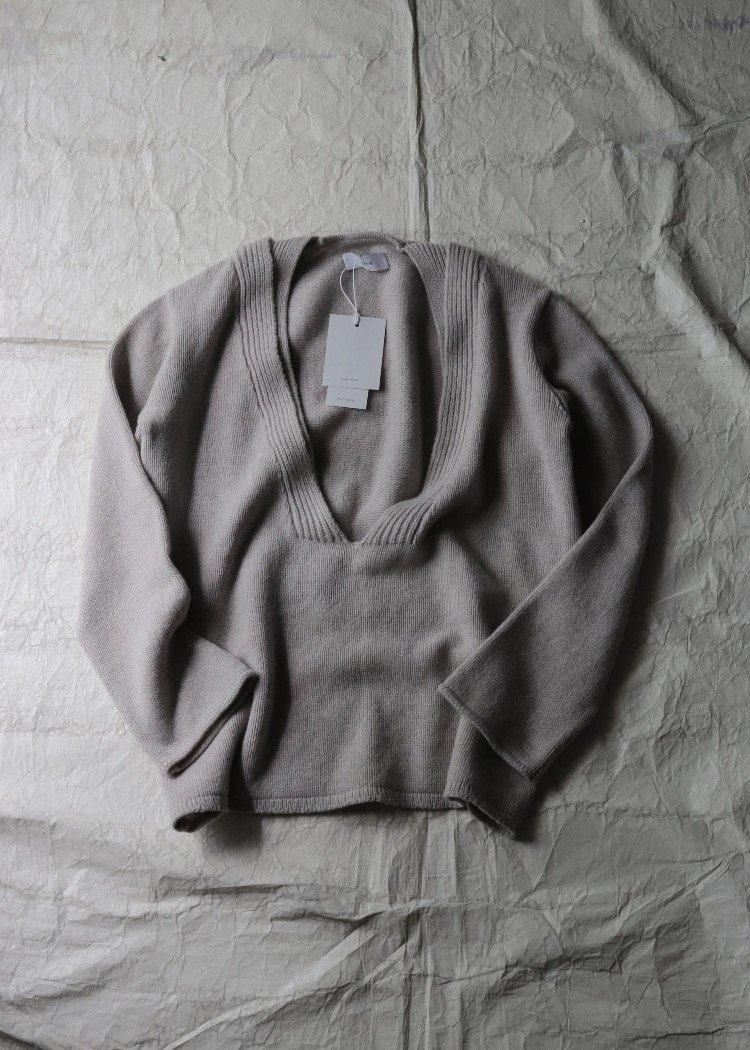 正式的 STONE / JUMPER NECK V 【KNITTED Boberg Lea 】 project faye - トップス