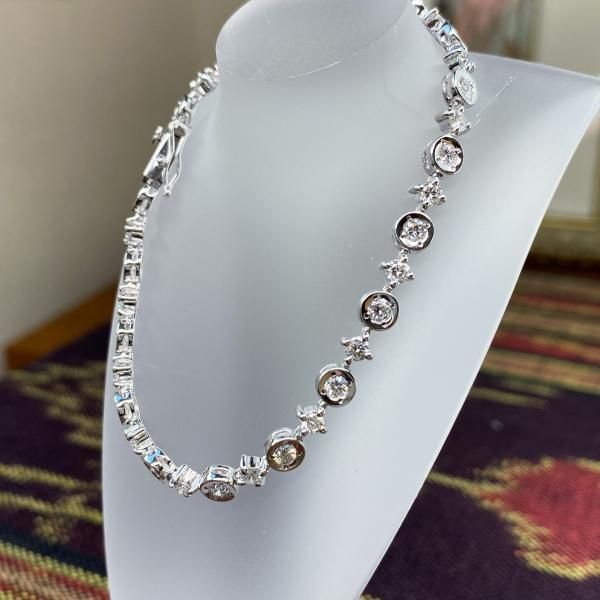 豪華 K18WG☆デビアス(DE BEERS) LINE ダイヤモンドブレスレット