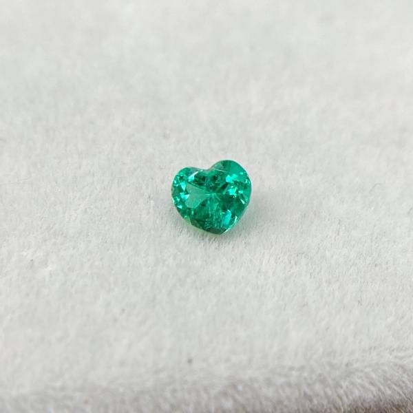 ハイクオリティ☆天然エメラルド ハートシェイプ 0.229ct（コロンビア