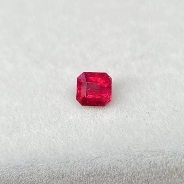 ブランド品専門の お値下げ♪希少石☆極上レッドベリル 「赤いエメラルド」 0.368 指輪・リング