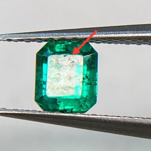 はるネオングリーンが美しい★コロンビア産エメラルド★リングオーダー コロンビア産 エメラルド ルース 0.150ct 蛍光レッド発光 王道