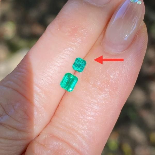 はるネオングリーンが美しい★コロンビア産エメラルド★リングオーダー コロンビア産 エメラルド ルース 0.150ct 蛍光レッド発光 王道