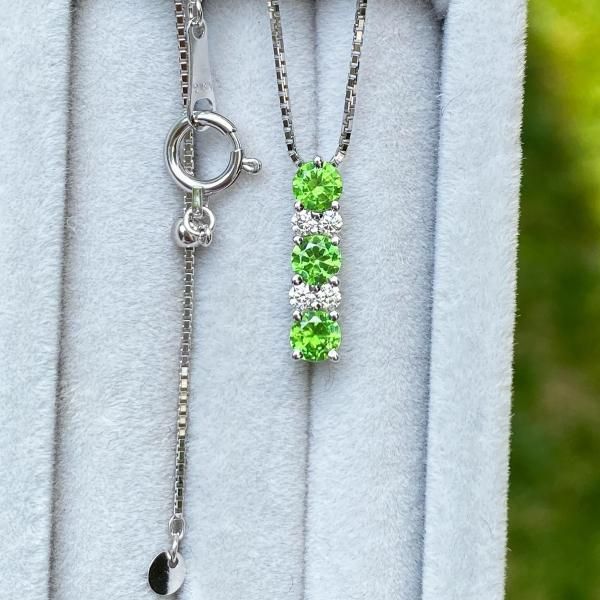 デマントイドガーネット＆綺麗なメレダイヤ　ネックレス　0.50/0.08ct K18WG☆デマントイドガーネット＆綺麗なメレダイヤ シンプル