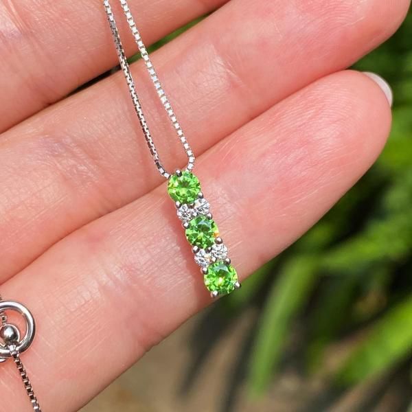 デマントイドガーネット＆綺麗なメレダイヤ　ネックレス　0.50/0.08ct K18WG☆デマントイドガーネット＆綺麗なメレダイヤ シンプル