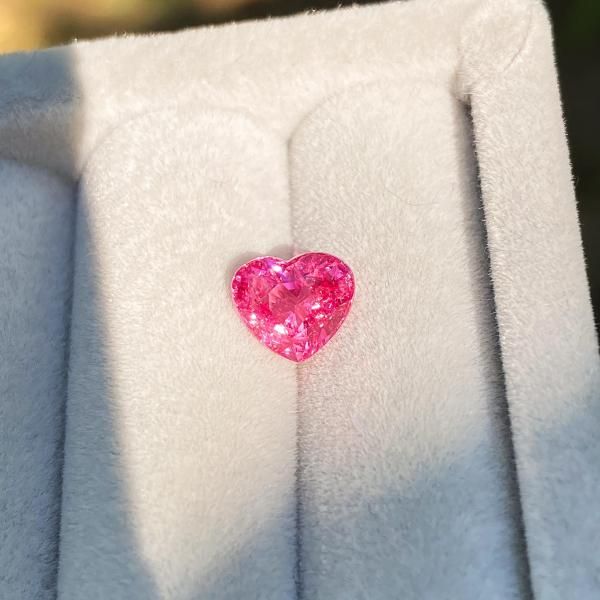 極美レア☆ホットネオンピンクスピネル大粒ハート1.39ctアヤナスピネル