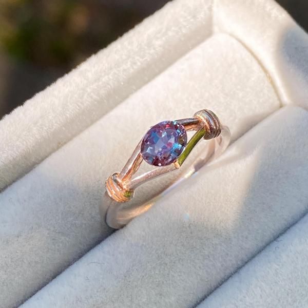 大粒極美☆天然アレキサンドライト オーバル 0.554ct 青地～赤紫 激変