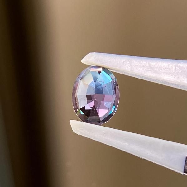 大粒極美☆天然アレキサンドライト オーバル 0.554ct 青地～赤紫 激変