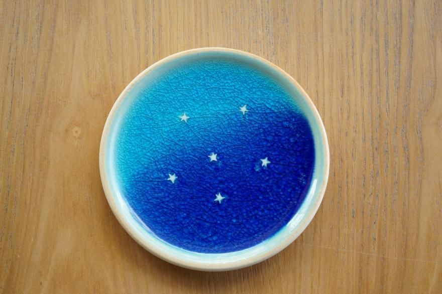 やちむん 青の煌き4寸皿【きら星工房 秋元ナナ】 - おきなわ