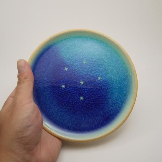 やちむん 青の煌き5寸皿【きら星工房 秋元ナナ】 - おきなわ