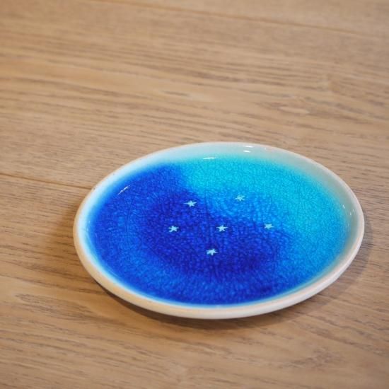 やちむん 青の煌き5寸皿【きら星工房 秋元ナナ】 - おきなわ