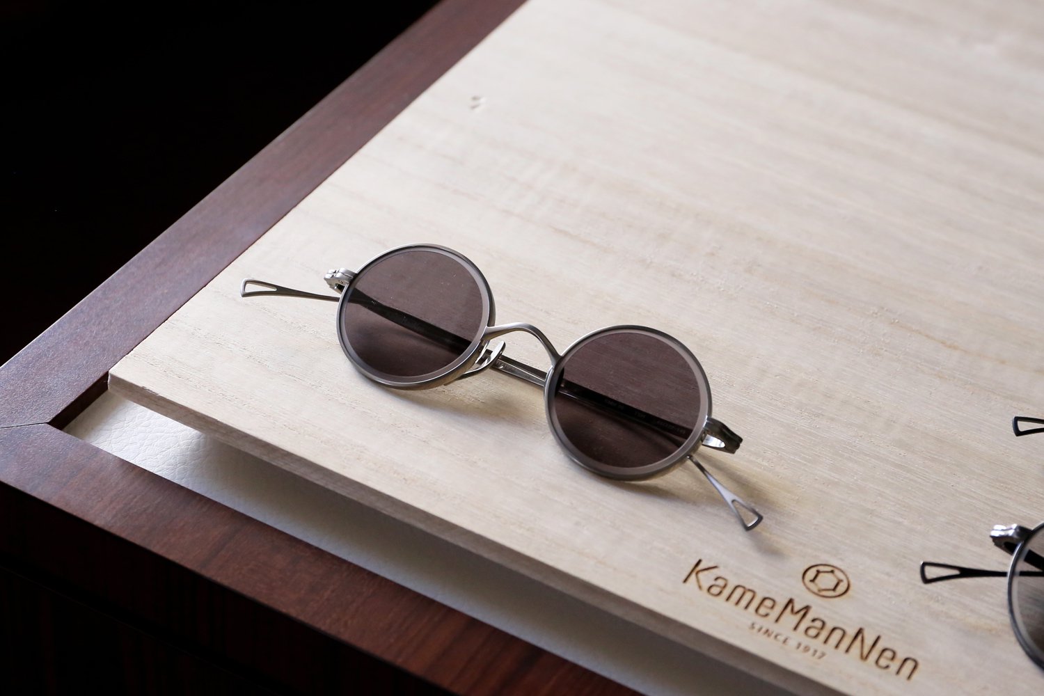 Kame ManNen カメマンネン KMN-99 SG col.TSH - メガネ・サングラス 通販サイト EYEWEAR MEBIUS  ONLINE SHOP