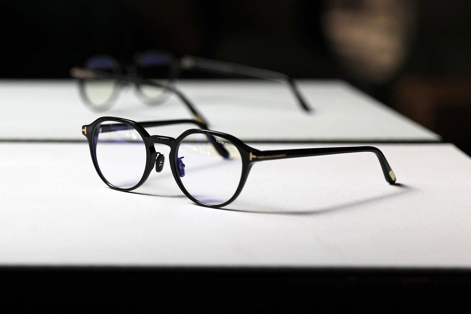 トムフォード TF5390 D B ECO 001 52 サングラス 0661 トムフォード TF5390 D B ECO 001 52 サングラス 0608