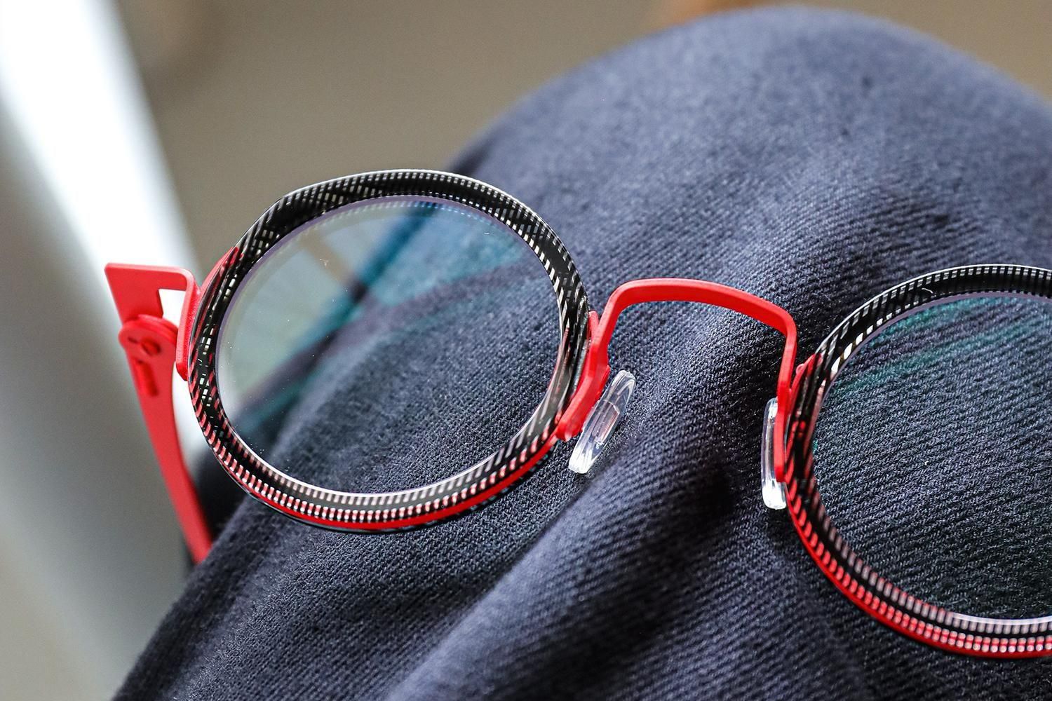 theo テオのメガネ・サングラス通販サイト | アイウェアメビウス