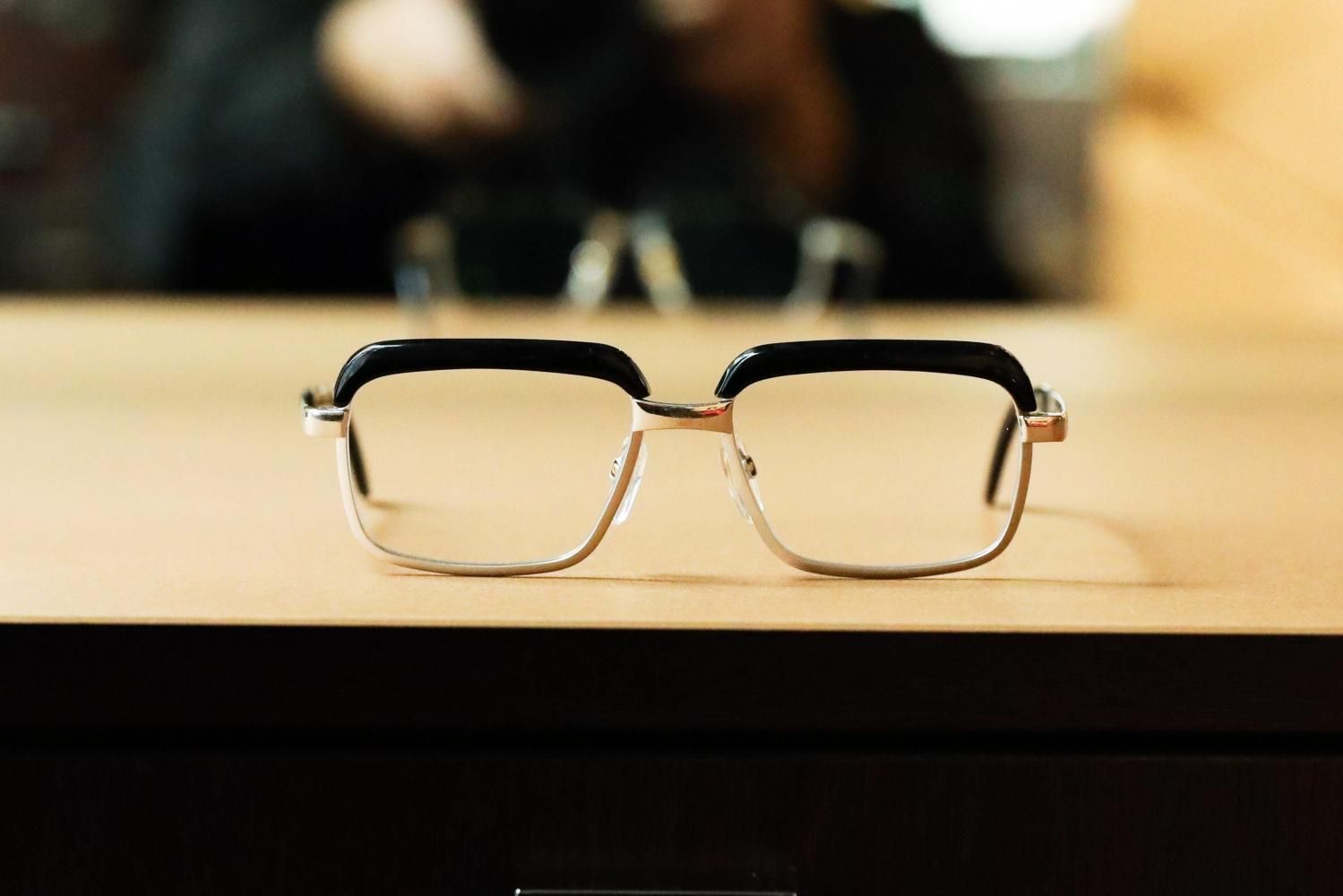 重厚と洗練の狭間にある、眼鏡の原点 】 RODENSTOCK 