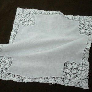 アンティーク ギュピールレース 盛り上げ三つ葉刺繍カフス ドール用