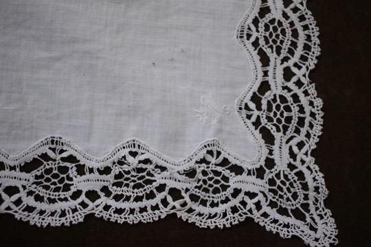 ボビンレース ハンカチ モノグラム刺繍M 22×22cm - アンティーク