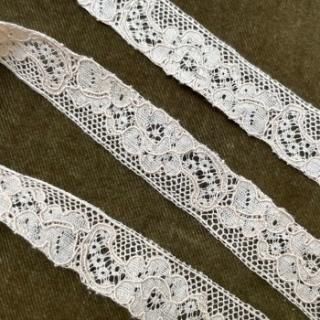 アンティーク ギュピールレース 盛り上げ三つ葉刺繍カフス ドール用