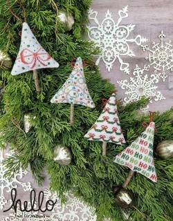 <img class='new_mark_img1' src='https://img.shop-pro.jp/img/new/icons14.gif' style='border:none;display:inline;margin:0px;padding:0px;width:auto;' />Festive Mini Trees   