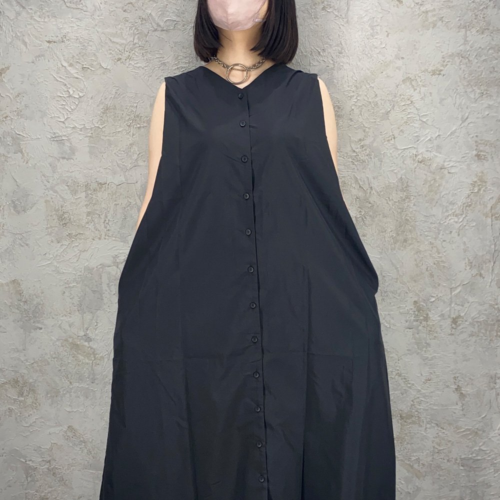 Level 4 /   sleeveless maxi dress  (BLK)