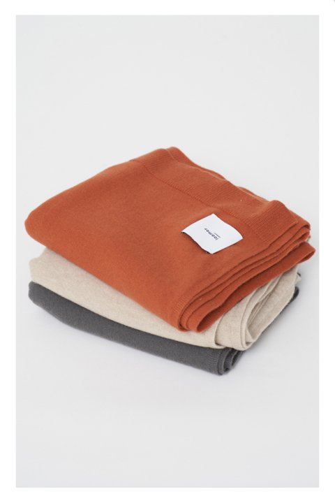 <img class='new_mark_img1' src='https://img.shop-pro.jp/img/new/icons8.gif' style='border:none;display:inline;margin:0px;padding:0px;width:auto;' />Cashmere Muffler