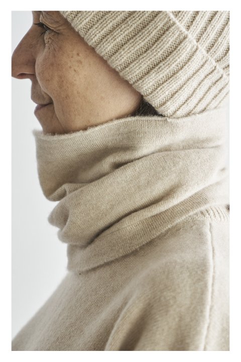 <img class='new_mark_img1' src='https://img.shop-pro.jp/img/new/icons21.gif' style='border:none;display:inline;margin:0px;padding:0px;width:auto;' />Cashmere Neck Warmer