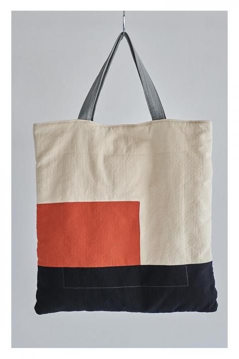 <img class='new_mark_img1' src='https://img.shop-pro.jp/img/new/icons8.gif' style='border:none;display:inline;margin:0px;padding:0px;width:auto;' />Sashiko Patchwork Bag