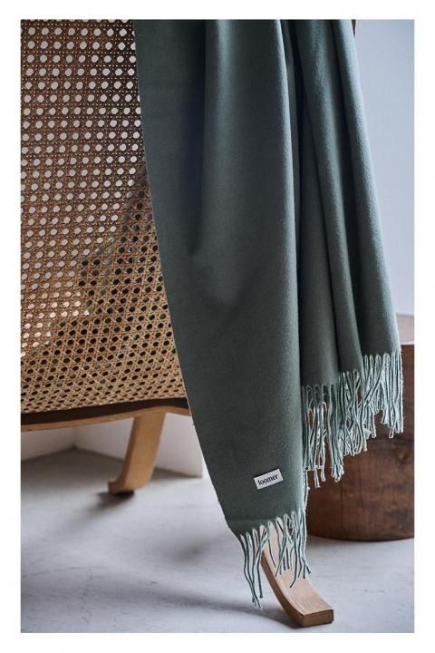 <img class='new_mark_img1' src='https://img.shop-pro.jp/img/new/icons8.gif' style='border:none;display:inline;margin:0px;padding:0px;width:auto;' />Lambs Wool Plain Stole