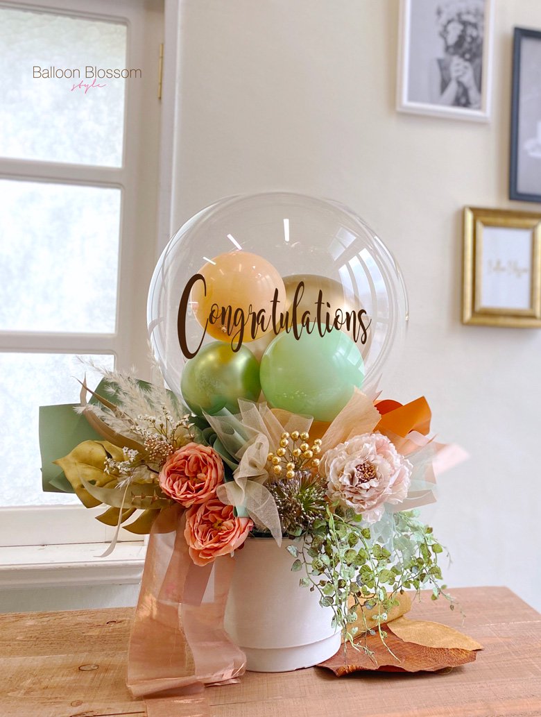 開店祝い・開業祝い　花とバルーンのお祝いギフト「コンパクトだけどアイキャッチ抜群！バルーンとお花のアレンジメント」バルーンブラッサムスタイル