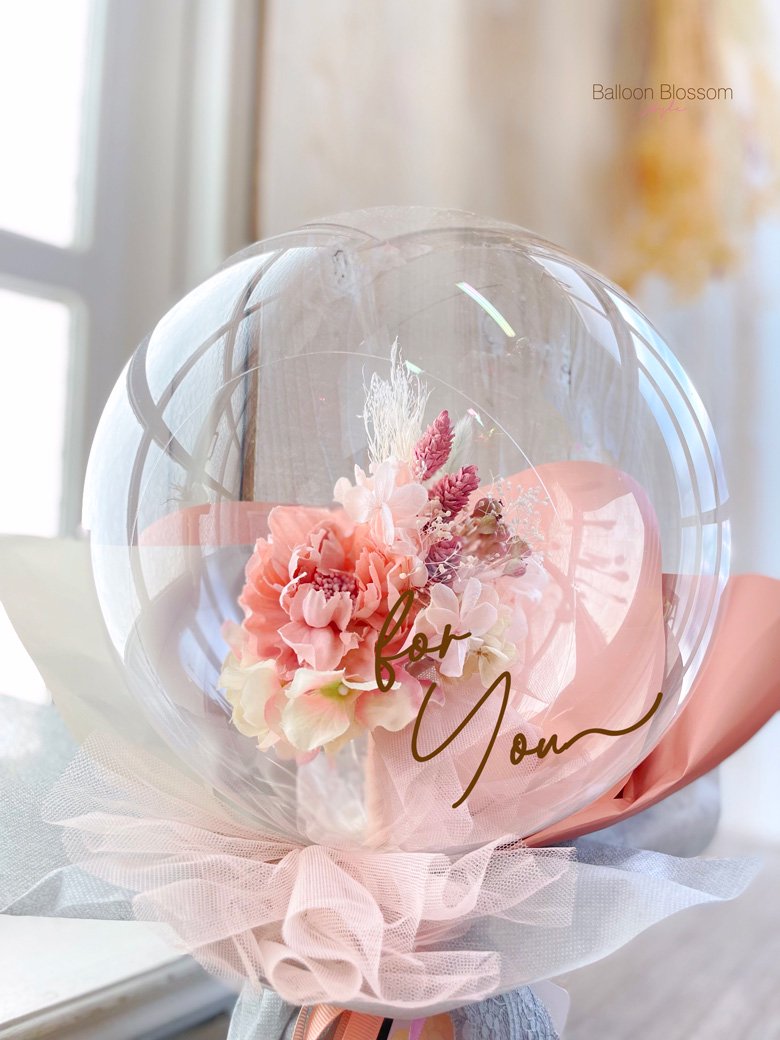 誕生日にオシャレな花束を 大人可愛いフラワーバルーンブーケ ピンクベージュ 選べるメッセージ文字 バルーンブラッサムスタイル