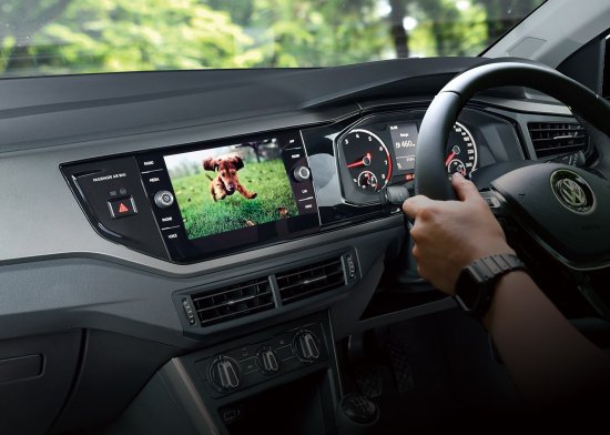 PLUG TV! for Volkswagen | 運転中に同乗者が楽しめるTV・DVD・USB鑑賞