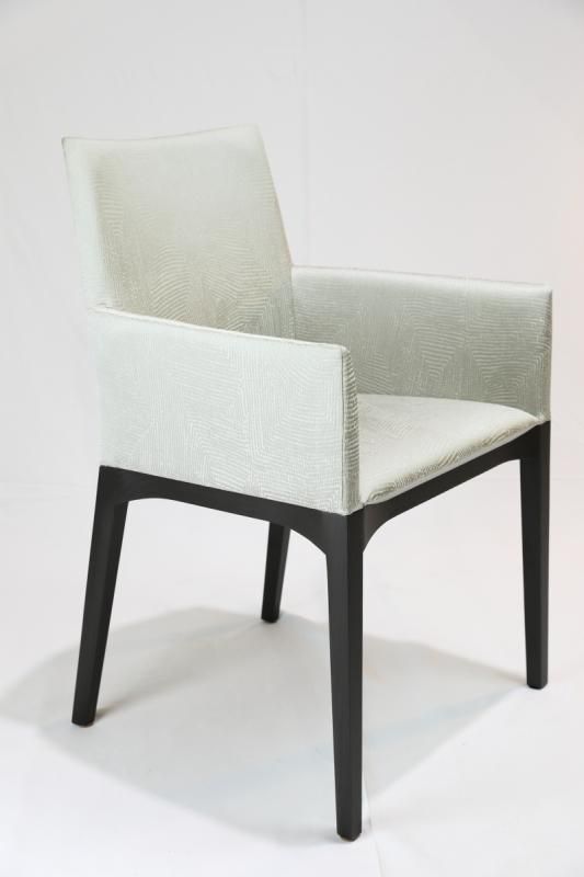 モデルルーム展示品 Cassina IXC(カッシーナイクスシー)LINE モデルルーム展示品 Cassina IXC(カッシーナイクスシー)LINE