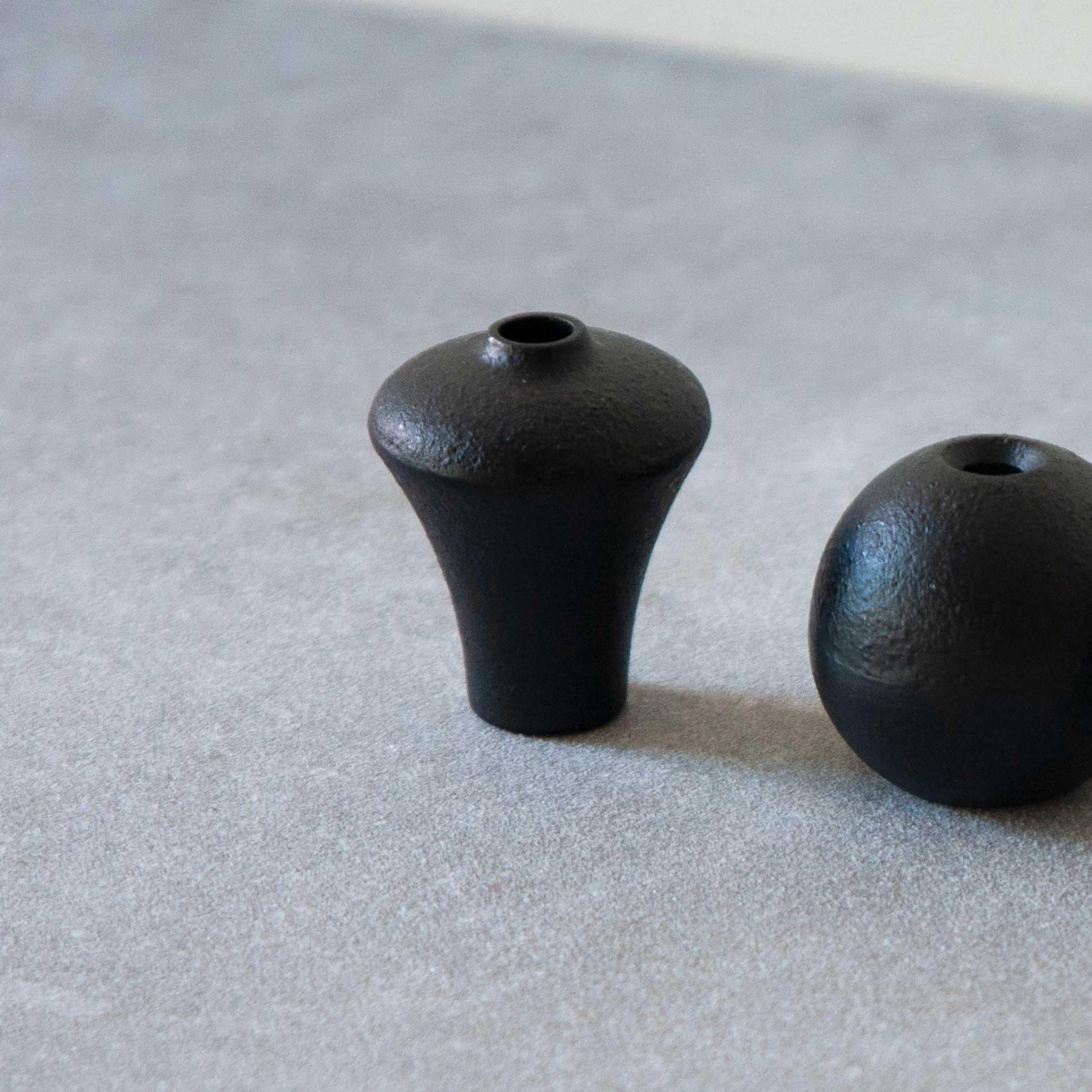 山の工房作品　花瓶 銅製花瓶. 山口堅造作. 高さ40センチ位有る. 結構背の高い花瓶