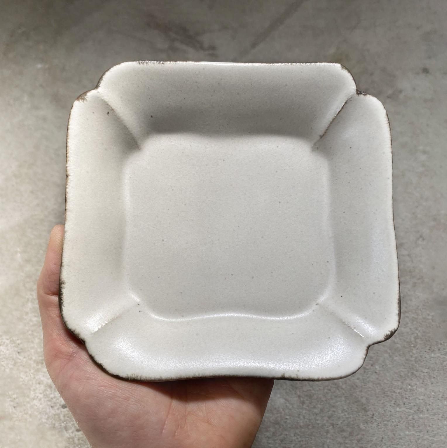 美品　作家　石岡　信之　白い花びら型陶器皿3枚セット 美品 作家 石岡 信之 白い花びら型陶器皿3枚セット