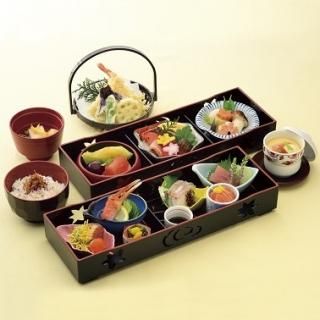 153* 餮