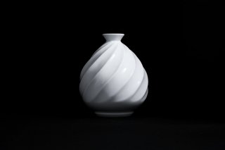 白磁渦文　花瓶