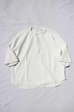 <img class='new_mark_img1' src='https://img.shop-pro.jp/img/new/icons14.gif' style='border:none;display:inline;margin:0px;padding:0px;width:auto;' />UNFRM OUTDOOR STANDARD/IRM WAFFLE THERMAL 6/10 HENRY NECK WIDE SHIRT WHT