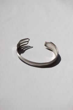<img class='new_mark_img1' src='https://img.shop-pro.jp/img/new/icons14.gif' style='border:none;display:inline;margin:0px;padding:0px;width:auto;' />MarchelloArt/WELDED PICKLES FORK BANGLE
