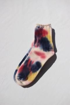 <img class='new_mark_img1' src='https://img.shop-pro.jp/img/new/icons14.gif' style='border:none;display:inline;margin:0px;padding:0px;width:auto;' />CONNECT / Dash Dye Quarter Socks RED