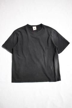 mooji mooji/OVERSIZE CROP T-SHIRTS AGED BLK