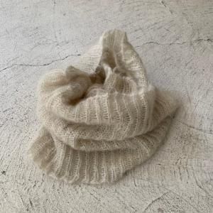 <img class='new_mark_img1' src='https://img.shop-pro.jp/img/new/icons16.gif' style='border:none;display:inline;margin:0px;padding:0px;width:auto;' />manuelleguibal KNIT SCARF