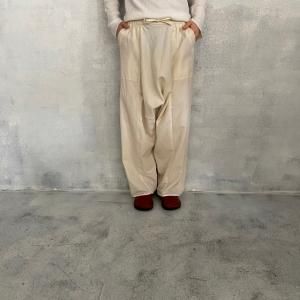 <img class='new_mark_img1' src='https://img.shop-pro.jp/img/new/icons16.gif' style='border:none;display:inline;margin:0px;padding:0px;width:auto;' />Khadi and Co pants natural