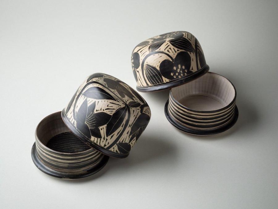 堂前守人・陶器作品】｜掻き落とし蓋物（大）＜a・b・c＞