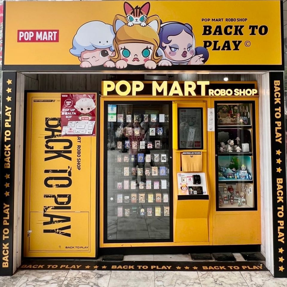 新宿アルタ前