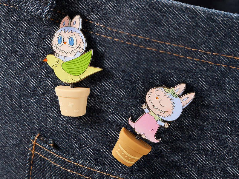 THE MONSTERS FALL IN WILD シリーズ バッジ【ピース】 - POP