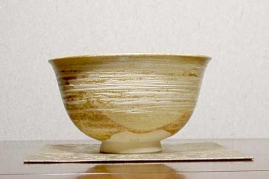 近代陶芸家 道林俊正作 黄瀬戸 三嶋 茶碗 無傷 保証 共箱。 - 新 近代陶芸家 道林俊正作 黄瀬戸 三嶋 茶碗 無傷 保証 共箱。 - 新